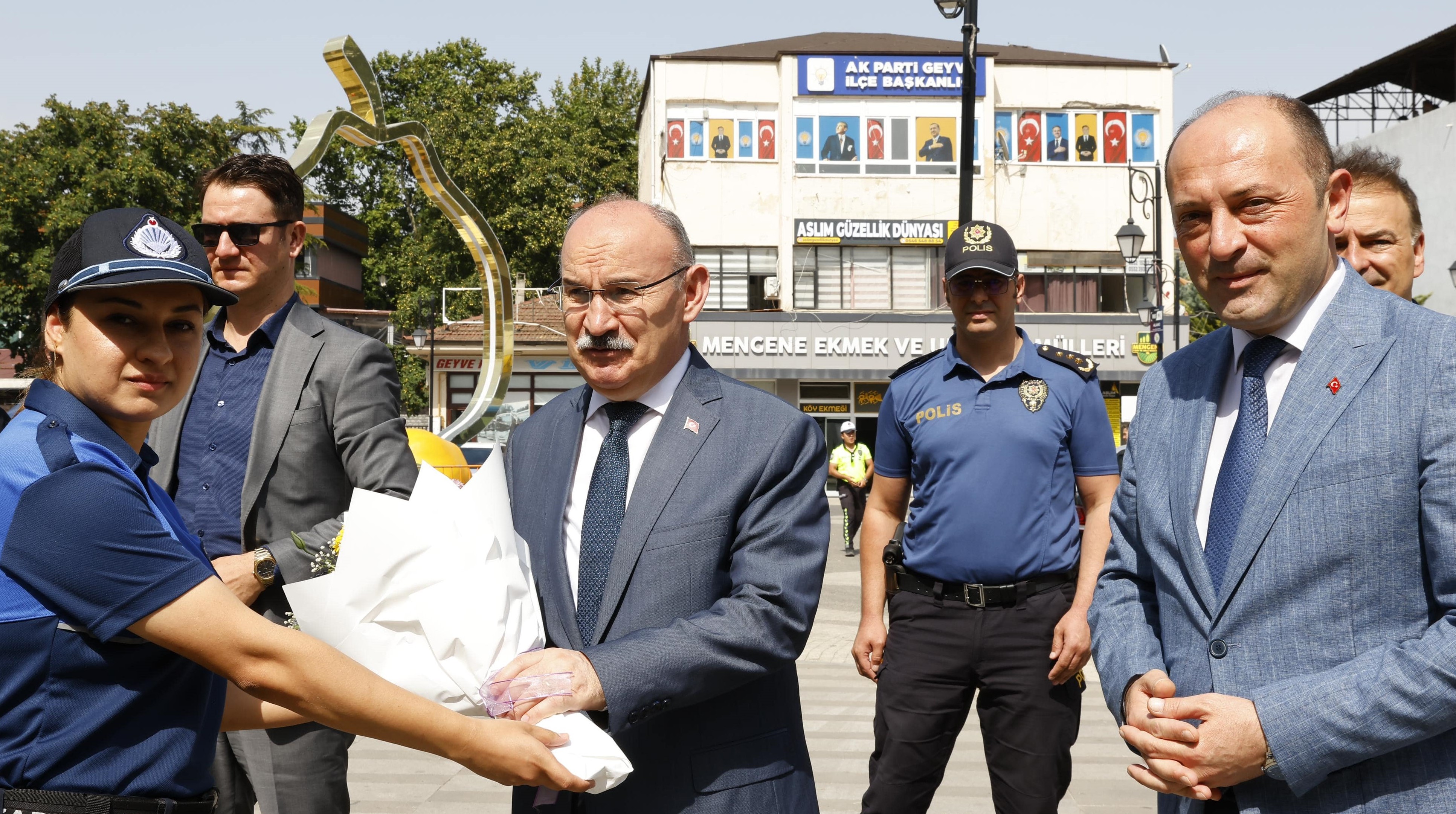 Vali̇ Karadeni̇z'den Başkan Yildiz'a Zi̇yaret (2) Min