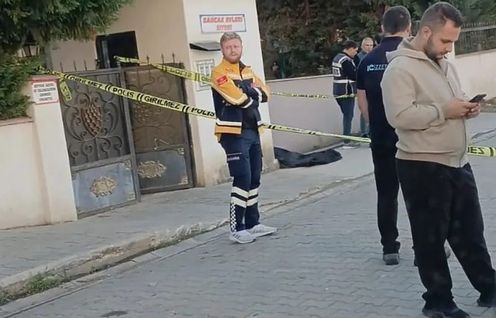 Eşi̇ni̇ Başindan Vurdu