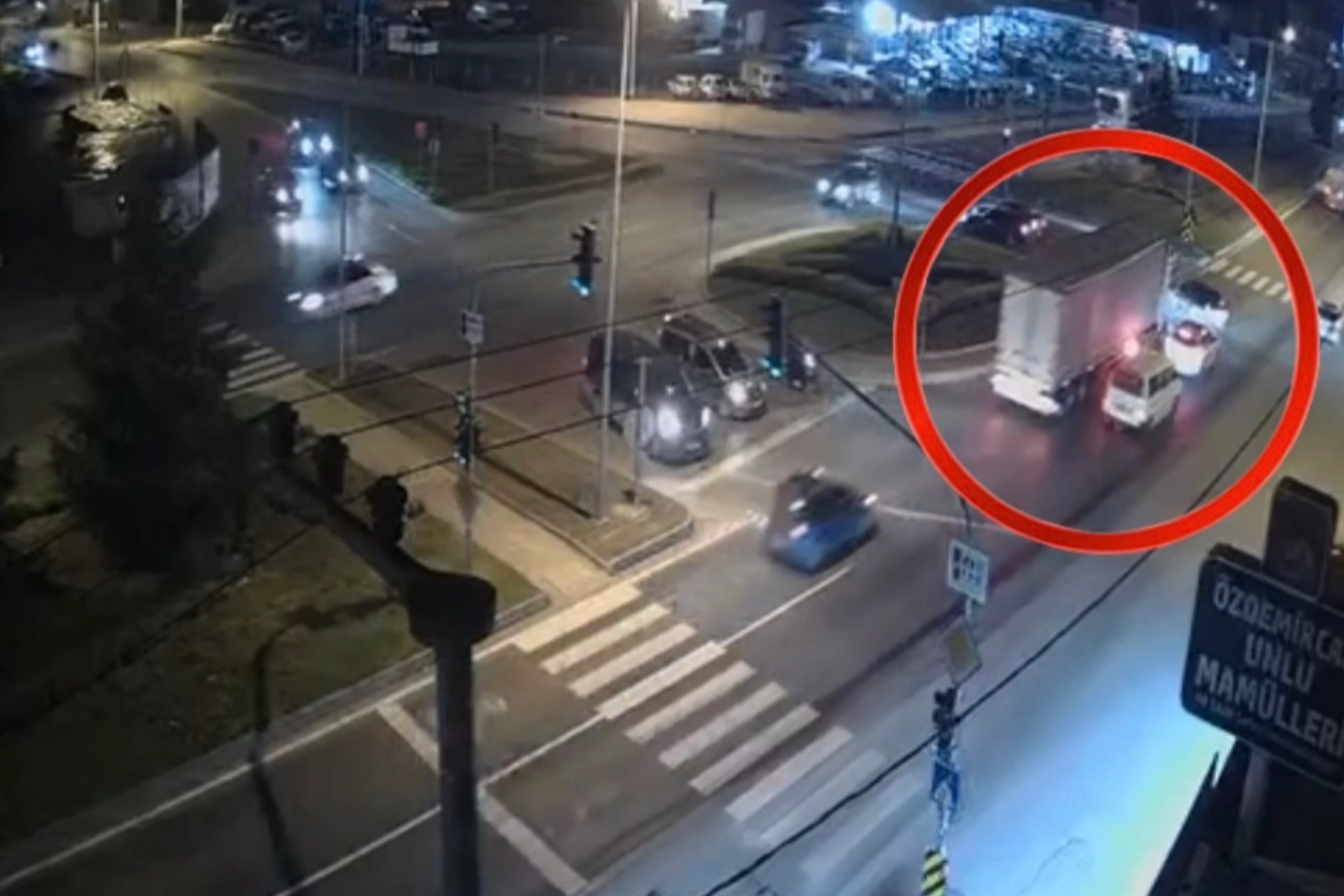 Düzce'de otomobil ile tır çarpışıt: 1 yaralı