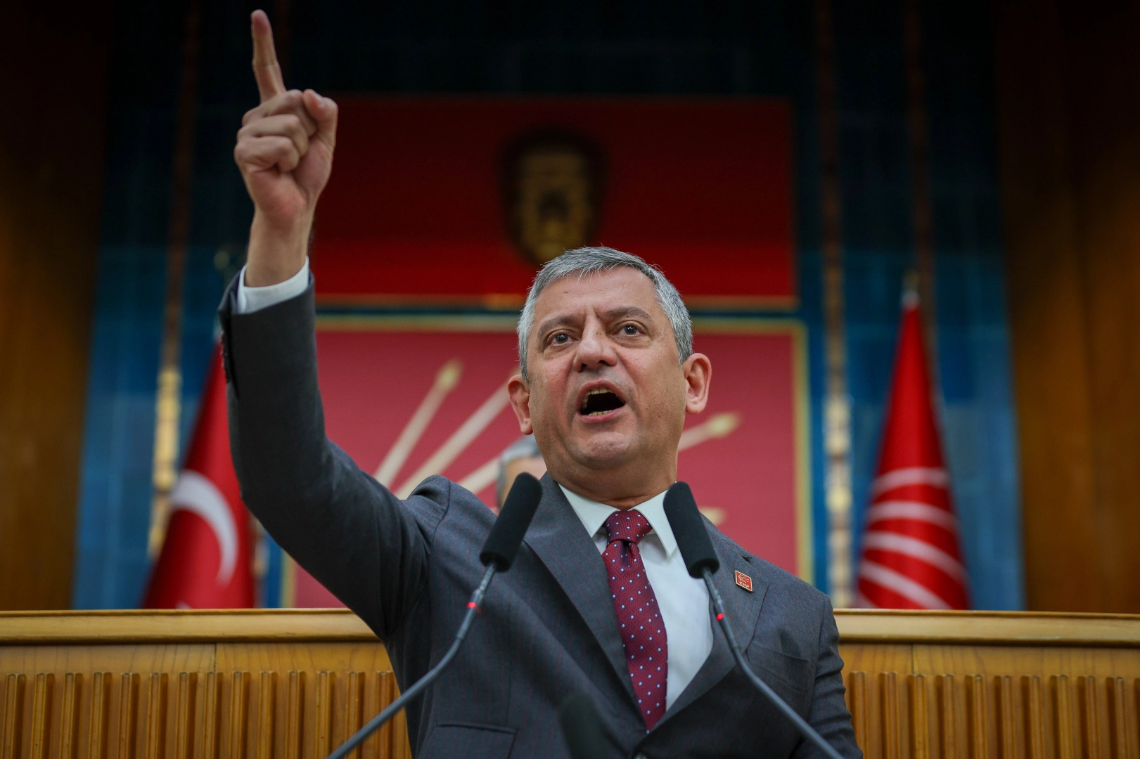AK Parti'ye geçen Başkan Köksal'a 'Özel' tepki: CHP'nin kapısında yalvarma!