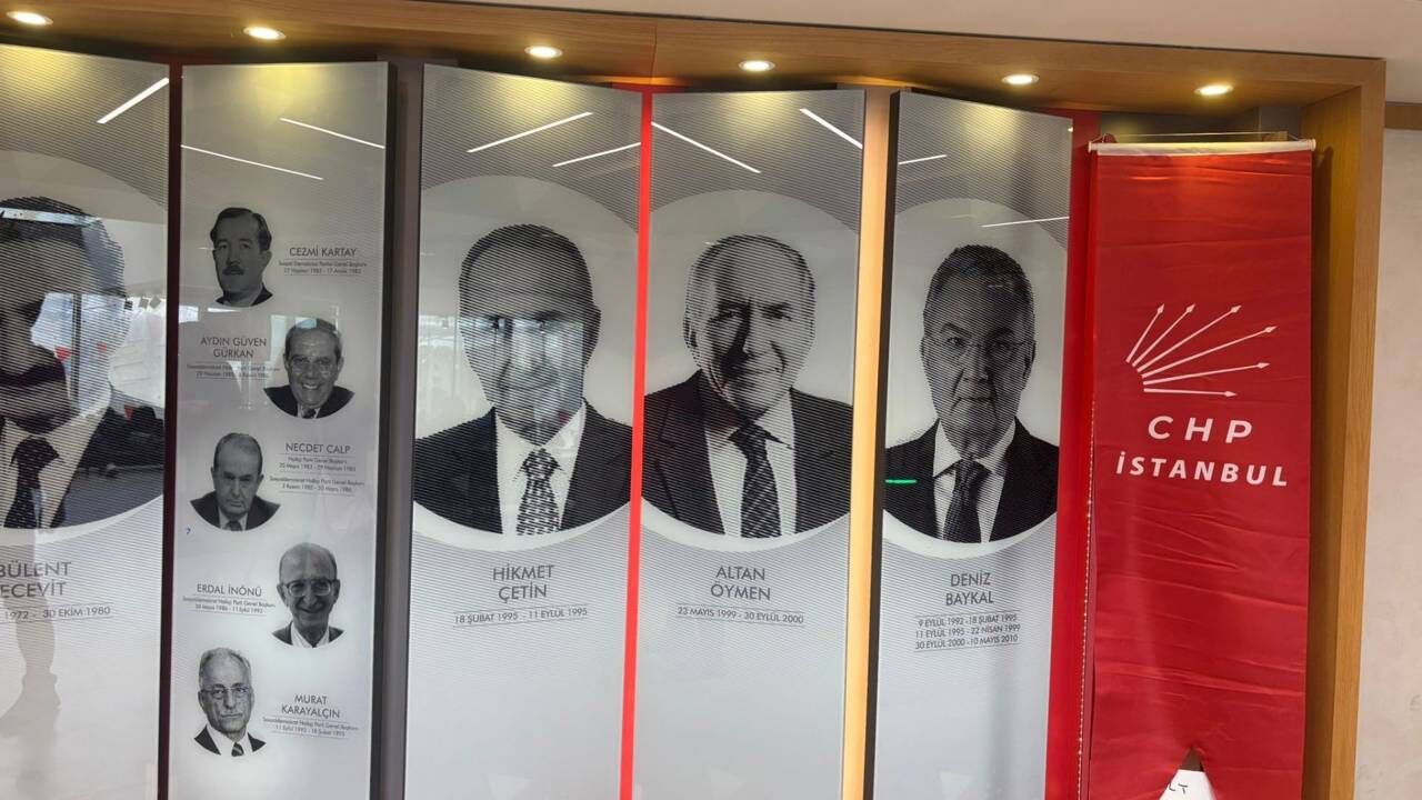İstanbul İl Başkanlığı’nda 'Fotoğraf' Krizi: Kılıçdaroğlu’nun üzeri kapatıldı, siyasi ziyaretler peş peşe geldi!