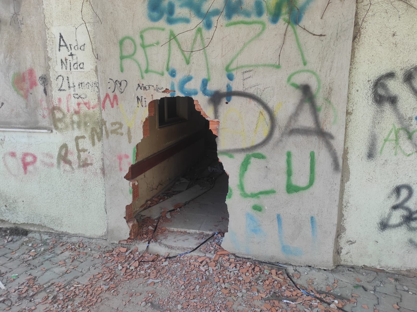 Metruk Bi̇nada Köşe Kapmaca