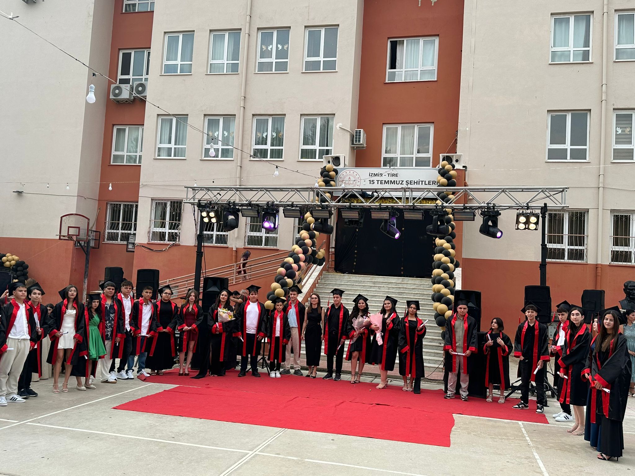 15 Temmuz Şehi̇tleri̇ Ortaokul Mezuni̇yet Töreni̇