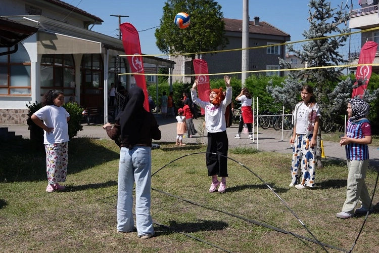 Düzce'de 'Hareket Camide' projesinde Kur'an kursu öğrencileri sporla buluştu