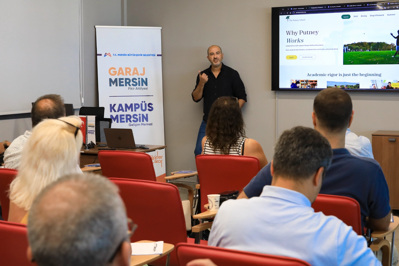 Mersin'de dijital dönüşüm eğitimleri sürüyor