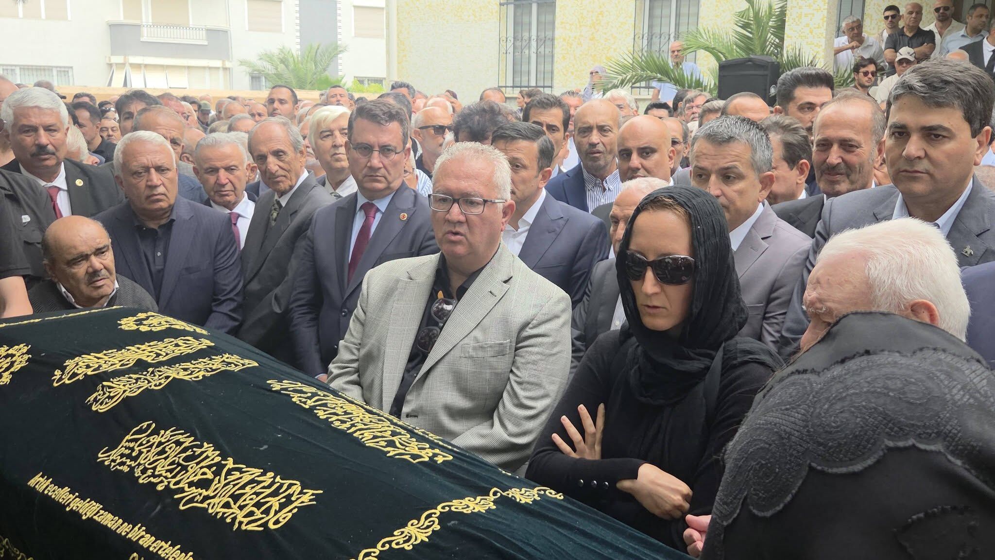 Burhan Özfatura