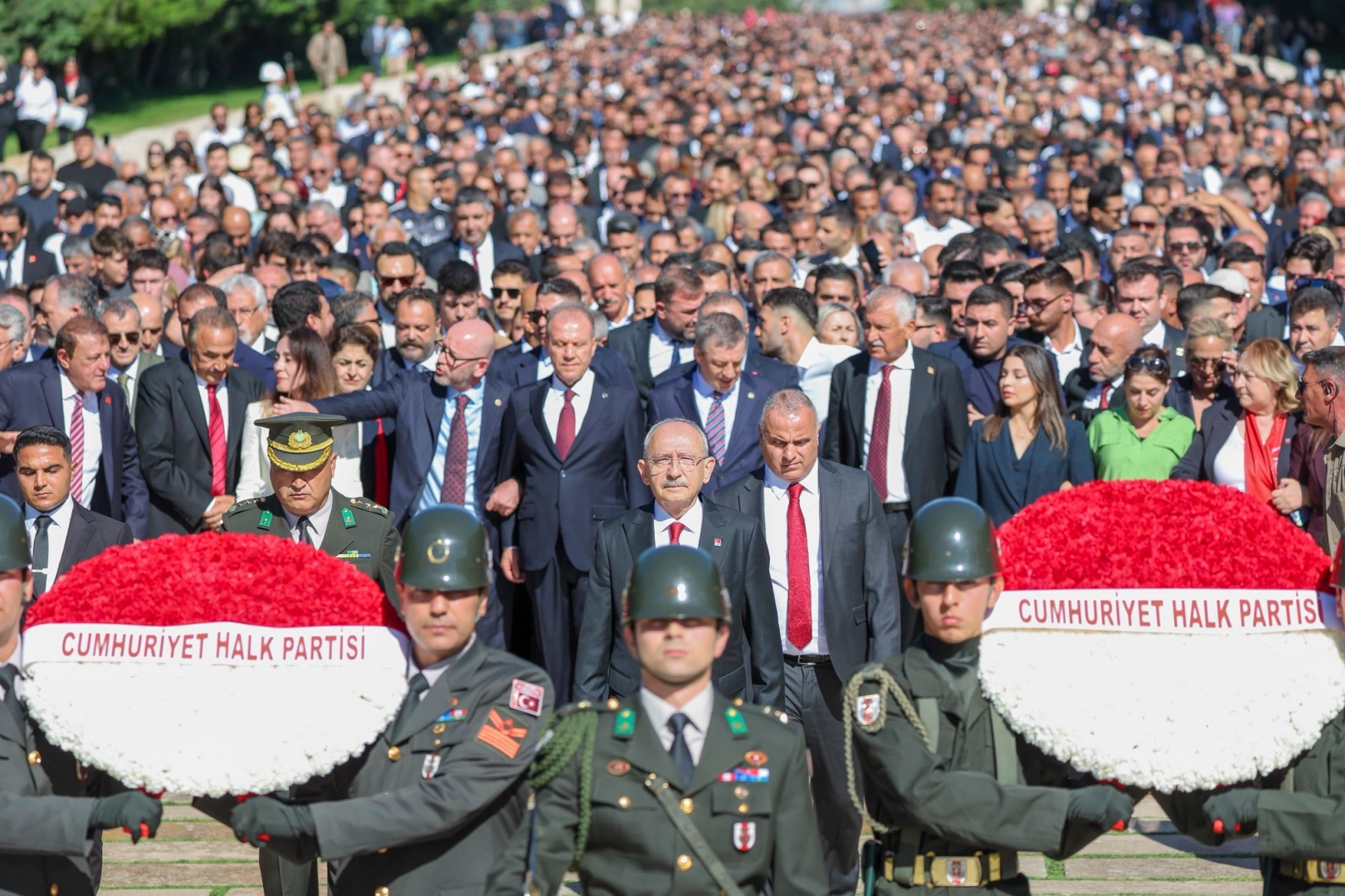 CHP'nin 103. kuruluş yıl dönümünde Anıtkabir'de anlamlı tören
