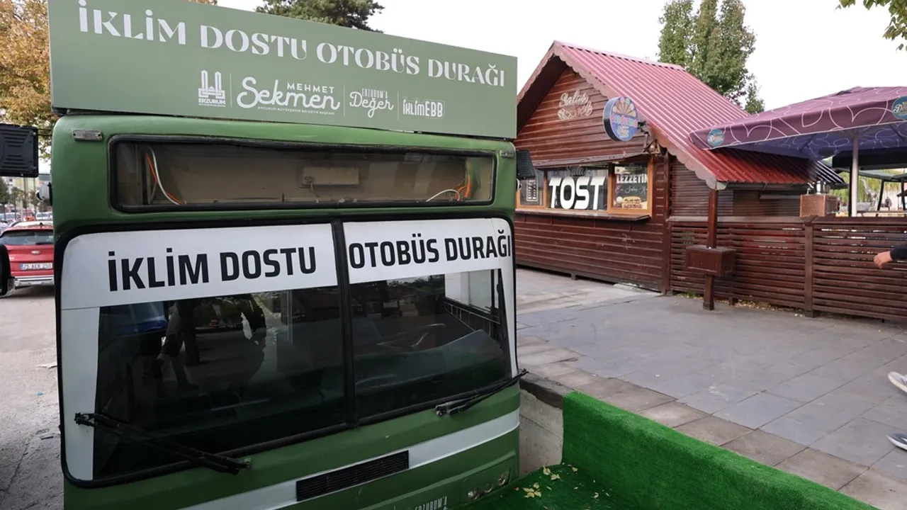 Atıklardan otobüs durağına ödül