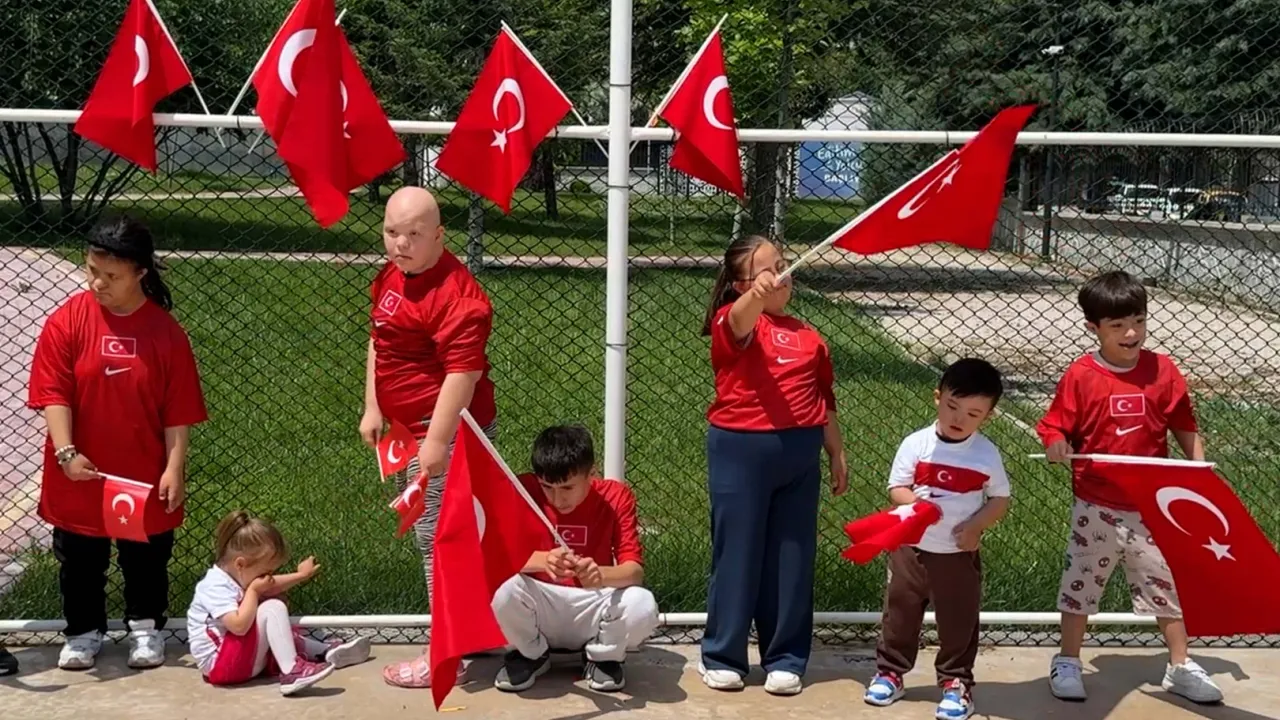 Özel yüreklerinden Milli Takım'a destek