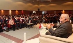 İzmitli gençlerden İlber Ortaylı’ya yoğun ilgi