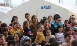 Depremzede çocuklar yeniden gülmeye başladı