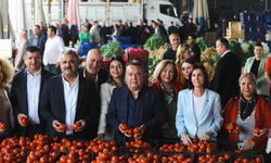 Başkan Böcek’ten hal esnafına ziyaret