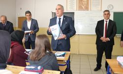MEB'in yardımcı kaynak kitapları Bingöl'de dağıtıldı