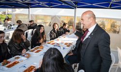 İzmir'de 6 üniversitede  öğrencilere 860 bin kişilik ücretsiz yemek dağıtıldı