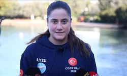 Aysu Türkoğlu,Cook Boğazı'nı rekor saatte geçti