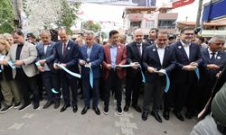 Menemen çilek festivali renkli görüntülerle başladı