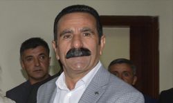 Hakkari Belediye  Başkanı Mehmet Sıddık Akış görevinden uzaklaştırıldı