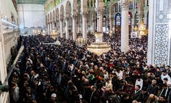 Suriye'de Esad'sız  ilk cuma namazı: Emevi Camii doldu taştı