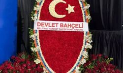 Bahçeli’den AK Parti Kongresi’ne Anlamlı Çiçek Göndermesi