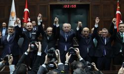 3 Milletvekili AK Parti’ye Katıldı: Rozetlerini Cumhurbaşkanı Erdoğan Taktı