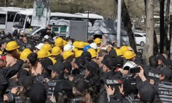 Madencilerin yürüyüşüne polis engeli