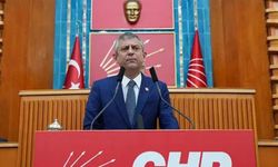 Kürsüde Özgür Özel, Salonda "Hain Kemal" Sloganları...