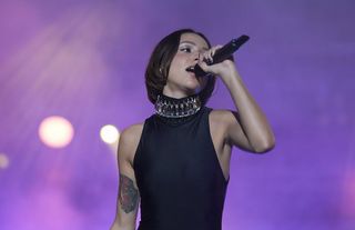 Zeynep Bastık lavanta yetiştirmek için kolları sıvadı