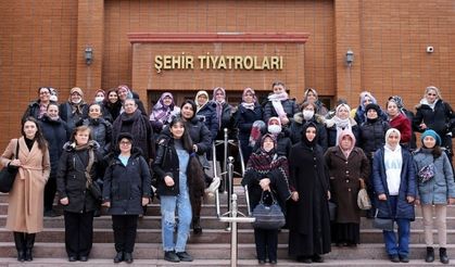Şehir tiyatroları ilçeleri konuk etti