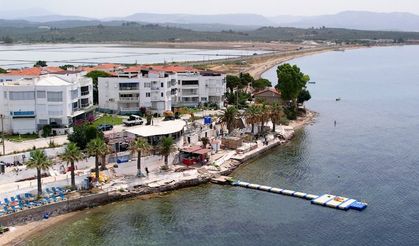 Balıkesir Ayvalık'ta 'kaçak yapıların' yıkımı sürüyor