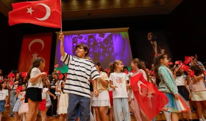 İzmir'de çocuk şarkıları yükseldi