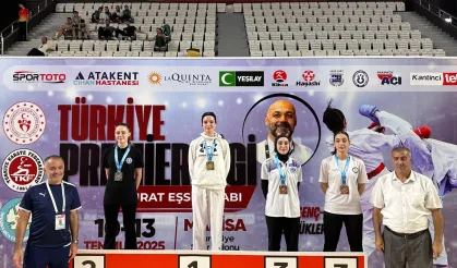 Bursa Büyükşehir Belediyesporlu karatecilerden 8 madalya