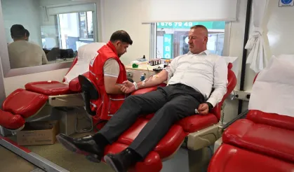 Bursa Karacabey'de Başkan Karabatı'dan kan bağışına destek