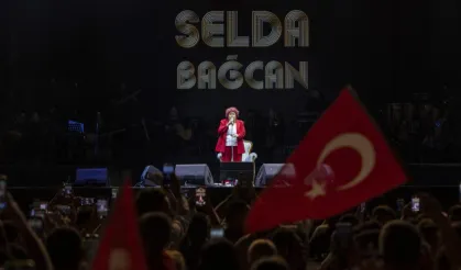 Selda Bağcan'dan Mersin'de Cumhuriyet Bayramı konseri
