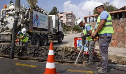 Mersin'de taşkınlara karşı 7/24 temizlik mesaisi