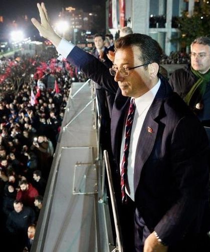 İmamoğlu duruşma arasında gazetecilerin sorularını yanıtladı