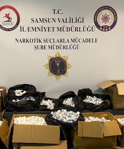 Samsun’da 3 araçtan yüz binlerce uyuşturucu hap ele geçirildi