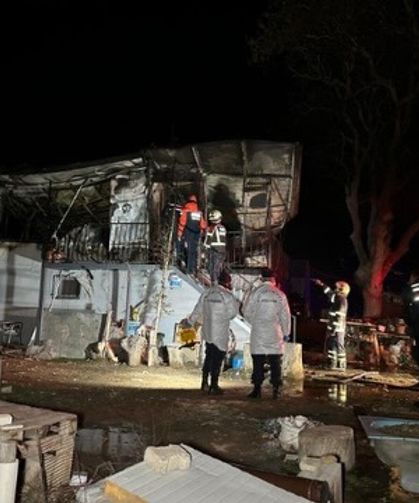 Uşak'ta prefabrik bir evde yangın çıktı