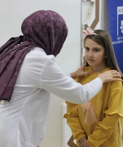 Çocuklarda skolyoz belirtilerine dikkat