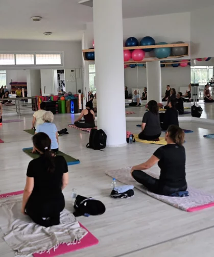 İzmir Bornova'da kadınlar yogayla güçleniyor