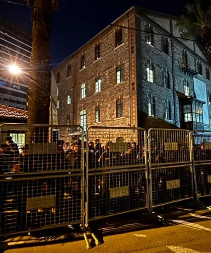 İzmir Meslek Fabrikası'na polis kuşatmasında tahliye girişimi! Başkan Tugay: Bu mülk İzmir halkınındır