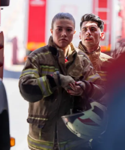 İzmir'de alevlerin içine 19'unda girdiler
