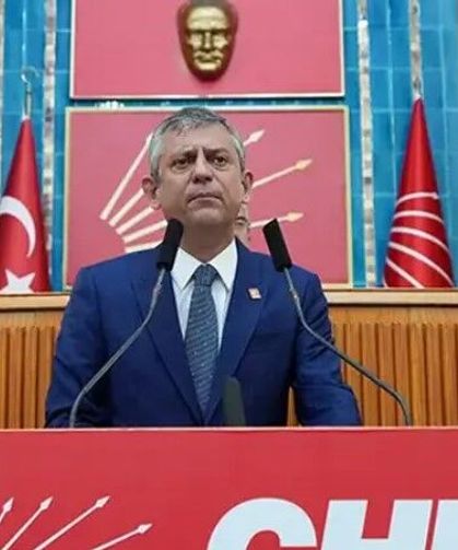 Kürsüde Özgür Özel, Salonda "Hain Kemal" Sloganları...