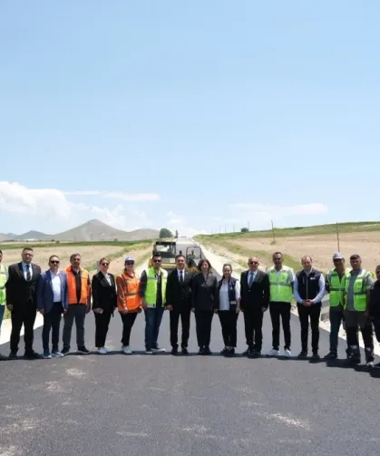 Eskişehir'de Sivrihisar-Çeltik yolunda asfalt çalışması