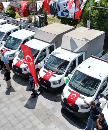 İzmit'in araç filosunu 400'e çıkardı... Yeni hizmet araçları tanıtıldı