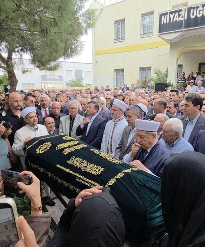 Eski başkan Burhan Özfatura son yolculuğuna uğurlandı