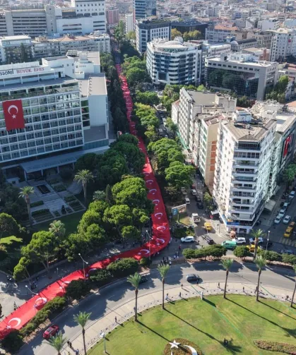 9 Eylül ruhu İzmir sokaklarında