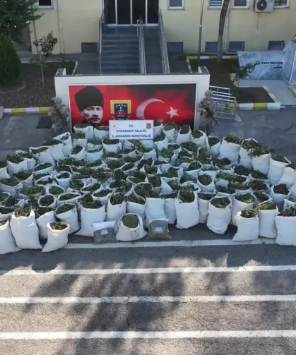 Diyarbakır'da 2 ton 200 kilo esrar ele geçirildi