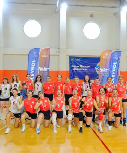 İzmir'de Kadın Voleybol Takımı il şampiyonu oldu
