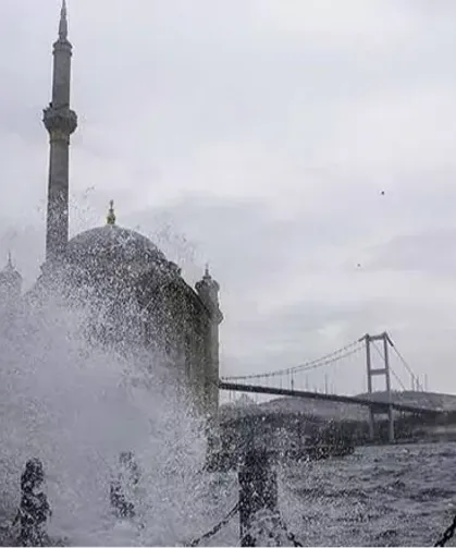 Meteoroloji'den kuvvetli yağış ve fırtına uyarısı! Ege ve Marmara'da dikkat!