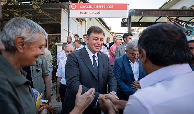 Cemil  Tugay, Kiraz ve Beydağ'da Kurban Bayramı'nı vatandaşlarla kutladı